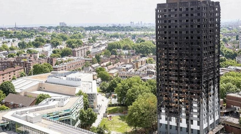 Ανοίγει ο φάκελος ερευνών για τη φονική πυρκαγιά στον Πύργο Γκρένφελ στο Λονδίνο